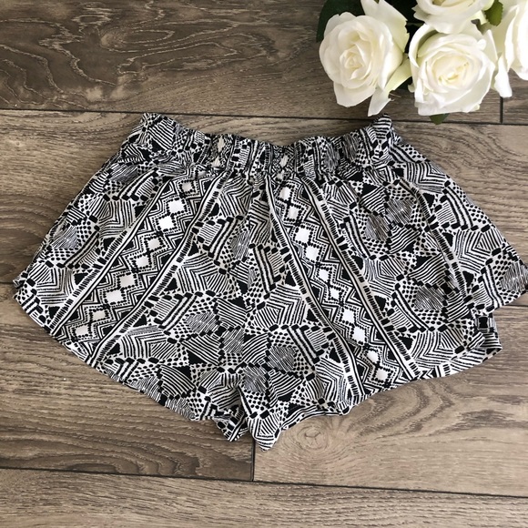 BAND OF GYPSIES black and white print shorts size small - Picture 4 of 10